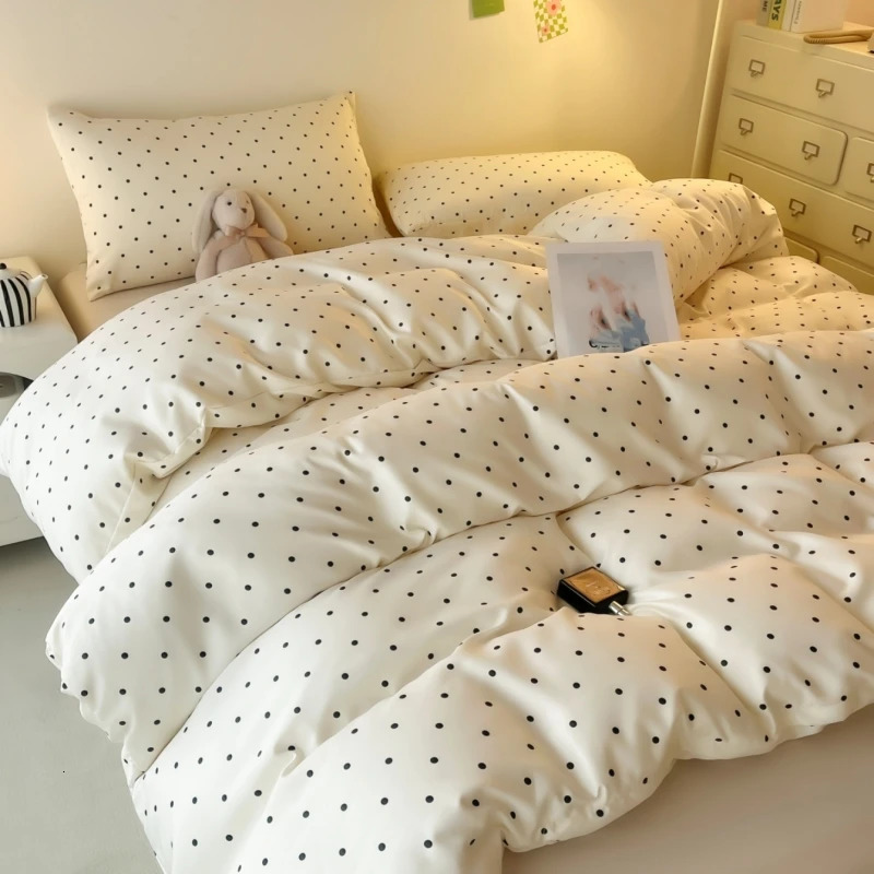 3pcs Satin Duvet cover set 1Duvet Cover 2Pillowcase Without Core Black dot print Bedding Set Soft Comfortable 251020