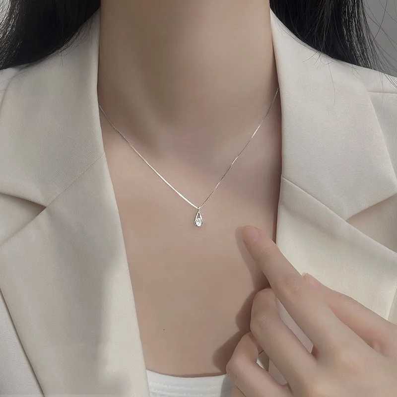 New 925 Sterling Silver Zircon Water Droplet Necklace With Shimmering Geometric Collaone Chain For Womens Minimalist JewelryXJ251024