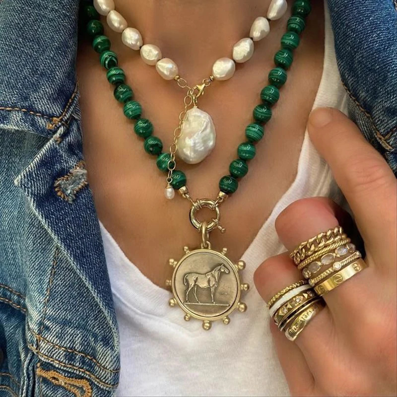 Fashion Classic Natural Pearl Sodalite Necklace Man Women Retro Charm Horse Coin Pendant Choker Party Banquet Jewelry Accessory 251016