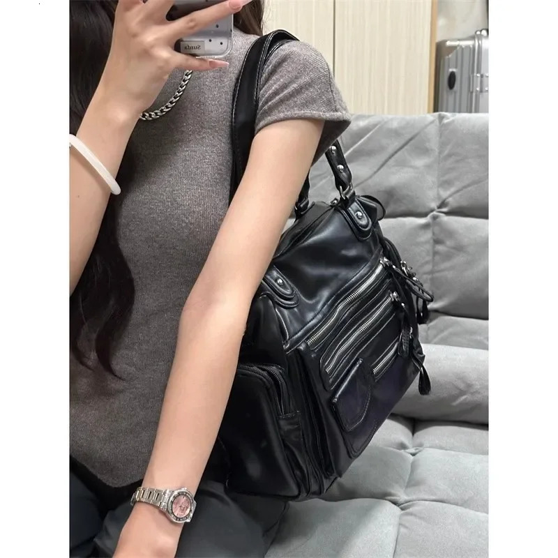 Vintage Punk Women Tote Bags 2025Trend Large Capacity Crossbody Shoulder Bags Mujer Moto Style Multi Pockets Commute Bolso 251023
