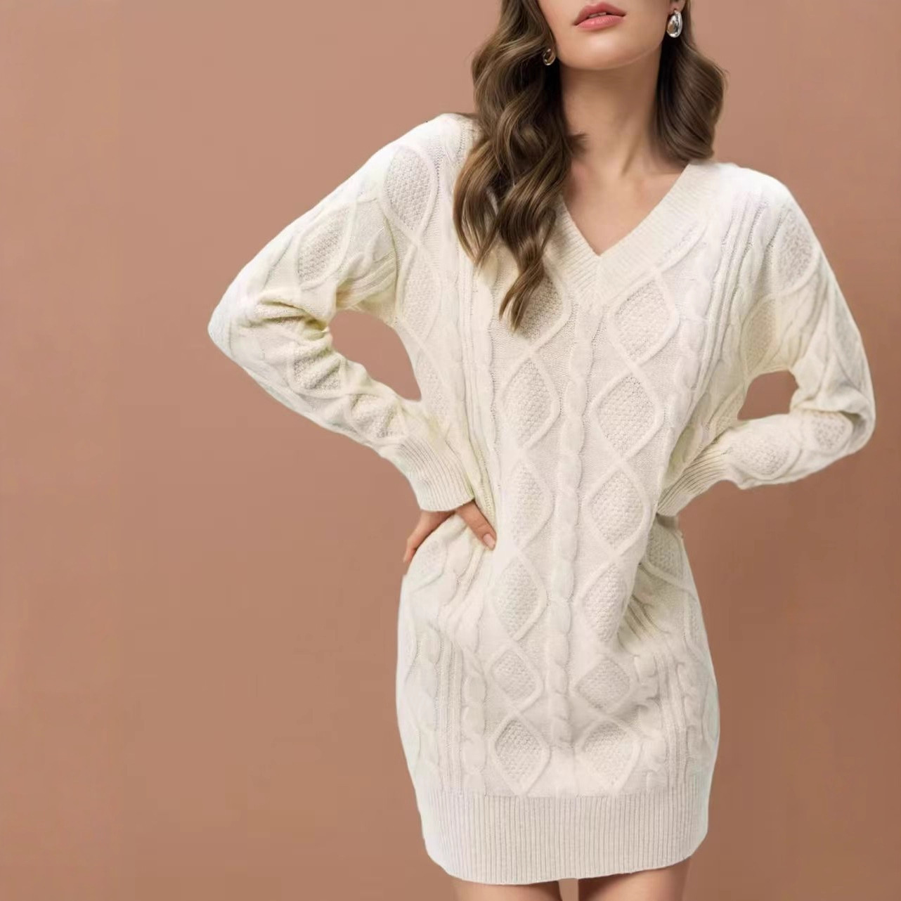 Autumn and winter new European and American designer style medium long sweater V-neck solid color knitted fashionable casual women's knitted dres