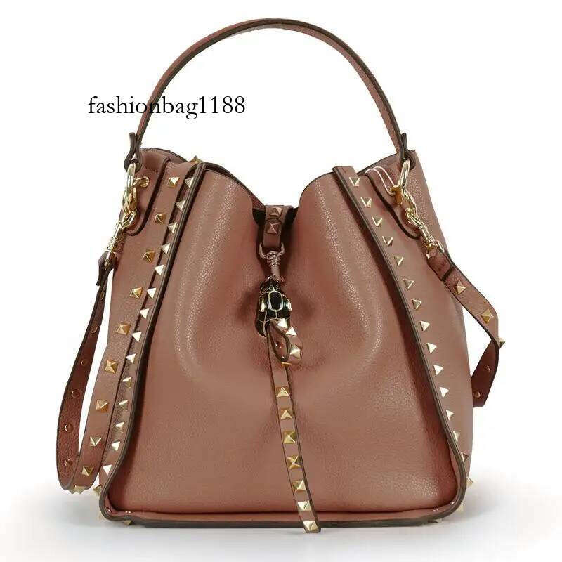 Hot selling high-end women's bucket 2025 brand designer genuine leather lychee fashion rivet shoulder bag handbag