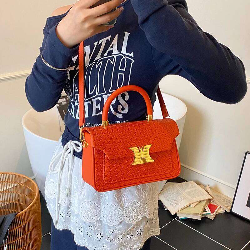 Designer bag Exclusive Vintage Messenger Bag For Women With Simple Style Large Capacity Casual Use And Designer Paris Touch