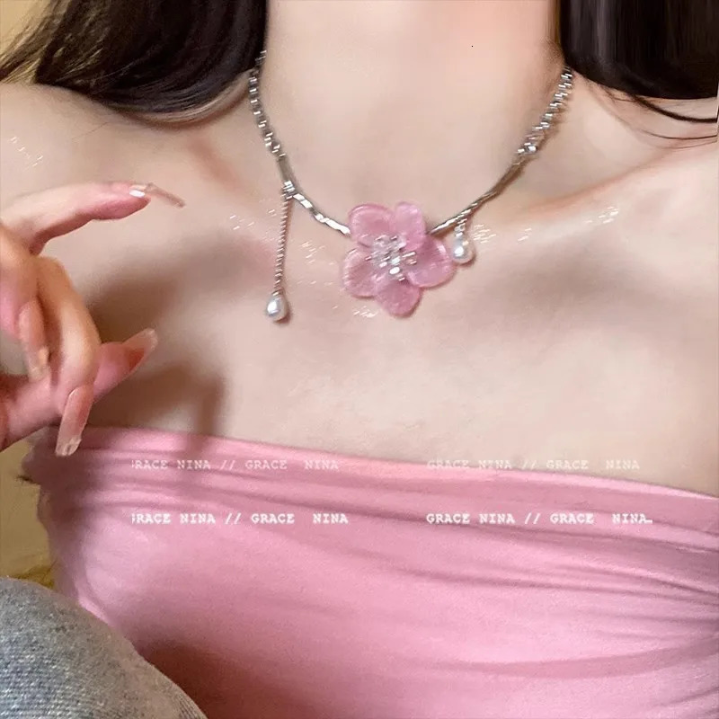 Romantic Niche Pink Sweet Flower Collarbone Chain Versatile Temperament Necklace Womens Pearl Fringe Collarbone Chain 251016