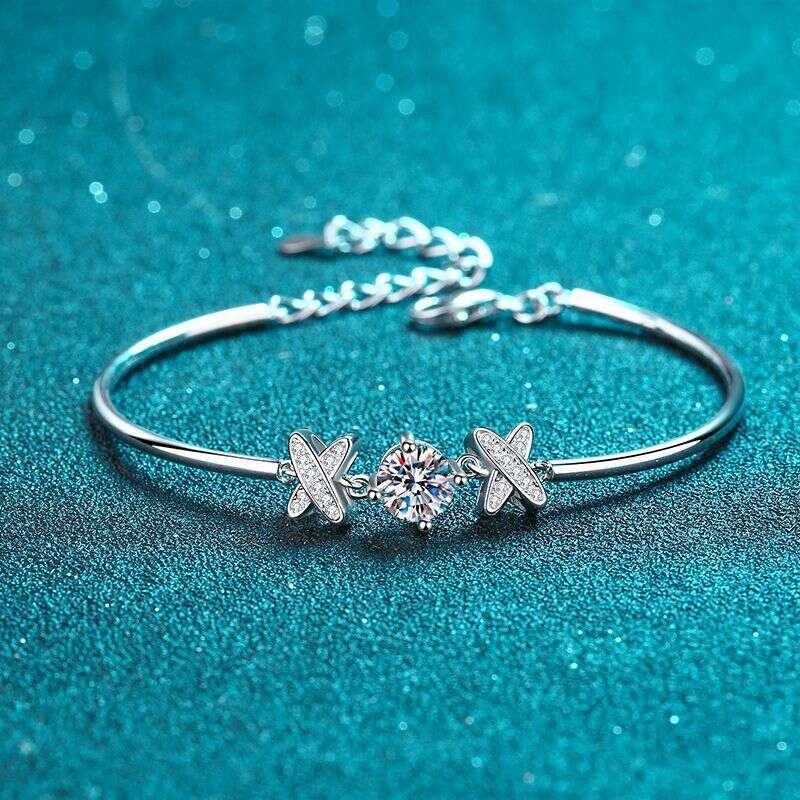 DHCollections-- XDY Pure Sier for Women Plated with PT950 Gold Four-Prong One Moissanite Bracelet Straight