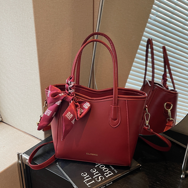 2025 Summer New Women's Large Capacity Handheld Shoulder Bag Exquisite Simple Multi functional Outdoor Commuter Crossbody Bag Fashion Phone Bag