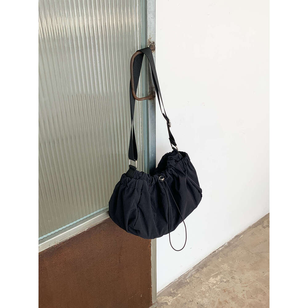 Nylon Pleated Drawstring Lightweight Casual New Single Shoulder Niche Design Sense Lazy Crossbody Bag For Women B5