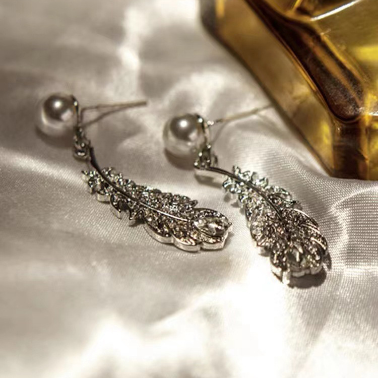 Designer earrings Luxury earrings feather pendant earrings silver needle inlaid with diamonds zircon light luxury metal earrings diamond earrings free