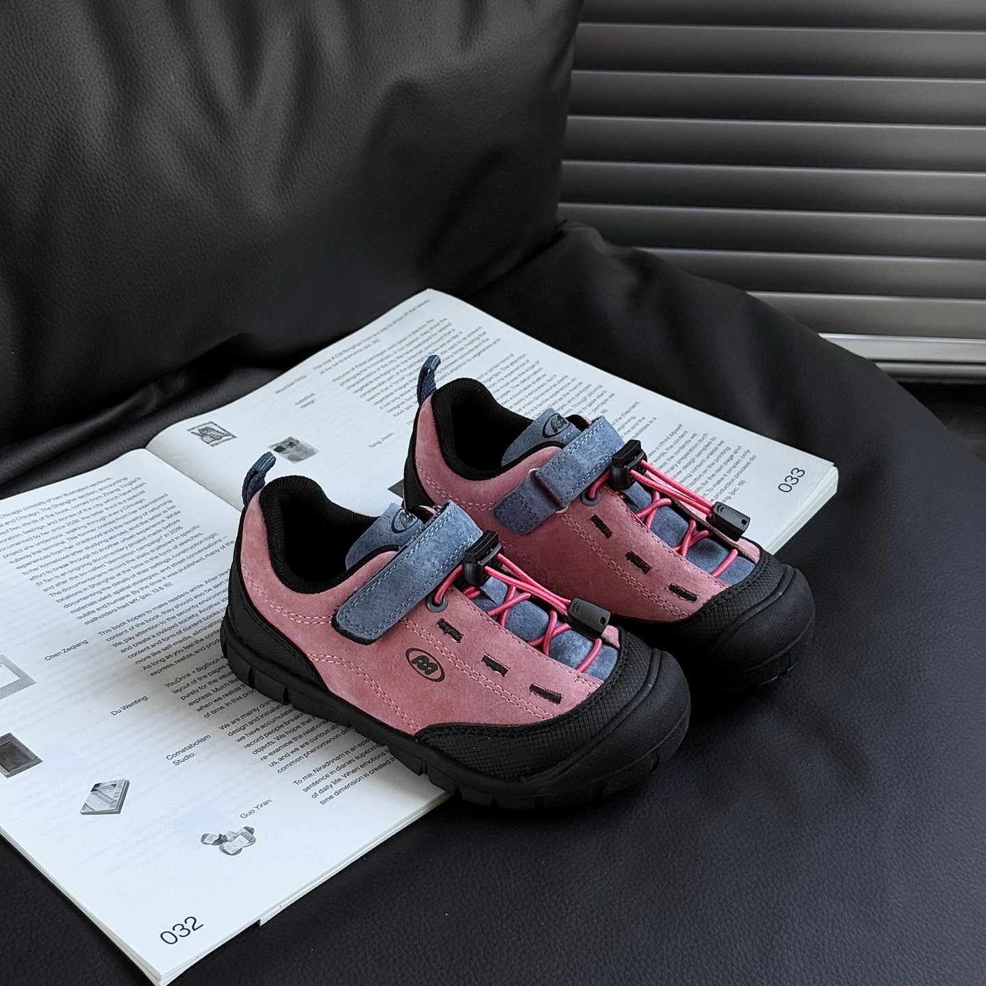 Luminous shoe Velcro outdoor autumn new fashion trend shoes, children's mountain rubber soled hiking shoes, casual children's shoes