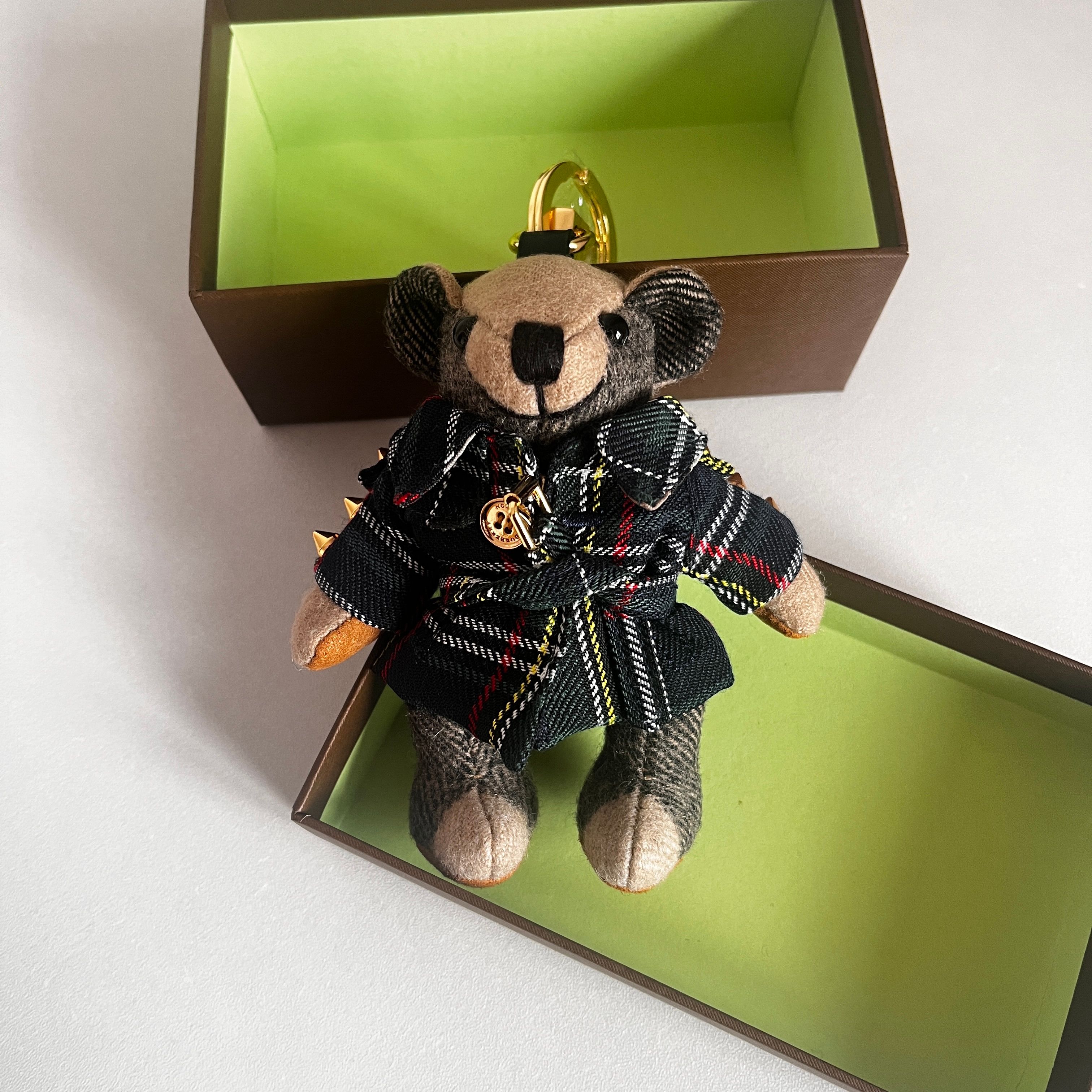 Key Rings Key chains Luxury Brand Cashmere Teddy Bear Cute Ornament For Bag Charm Accessory Metal Buckle Ring Gift Box