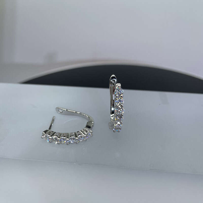 DHCollections-- XDY Pure Sier Personality Simple Single Row Moissanite Earrings Ear Clips Gift