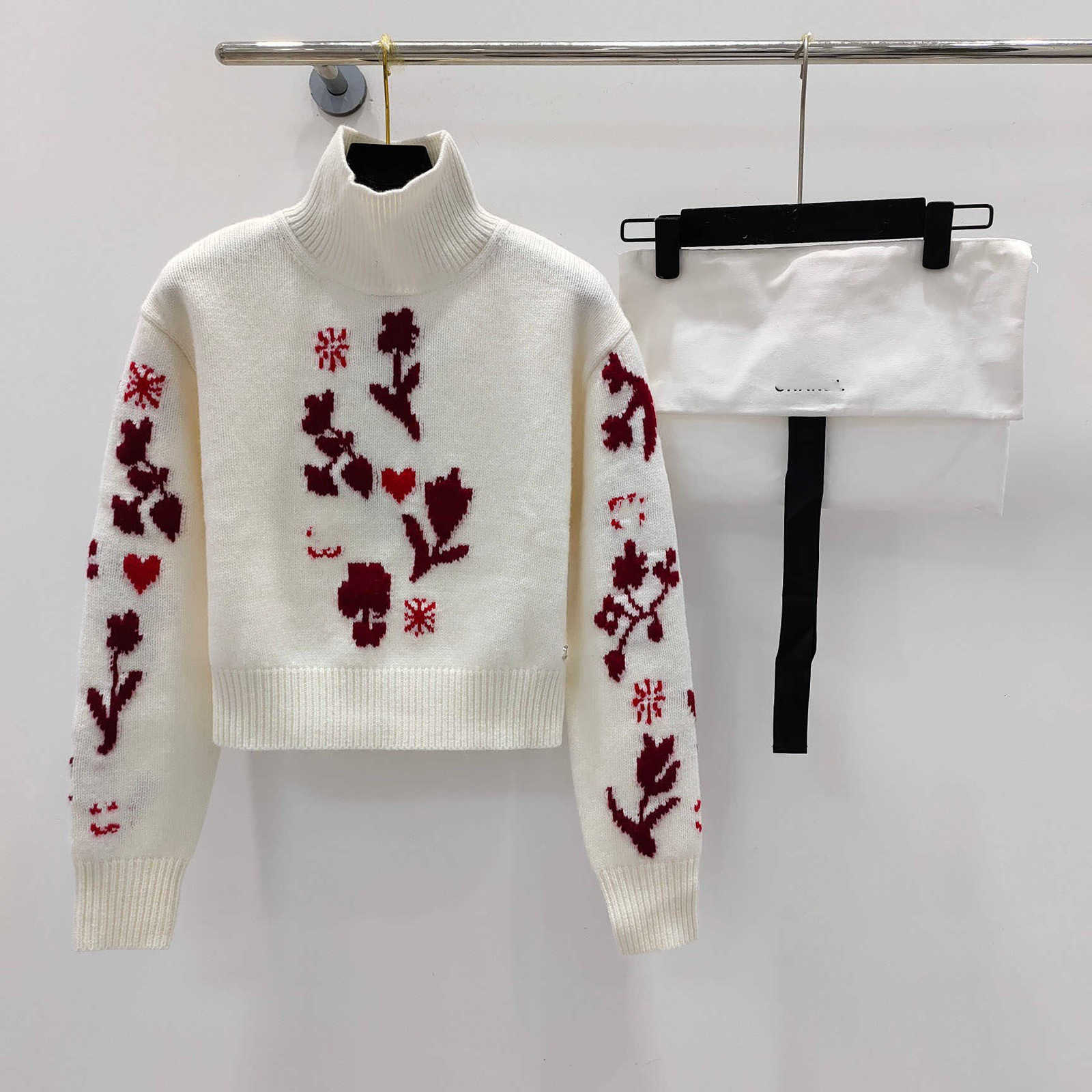 Women's Sweaters Designer Autumn/Winter New Small Fragrant Knitted Sweater Double C Diamond Inlaid Flower Plant Soft and Warm High Collar Sweater