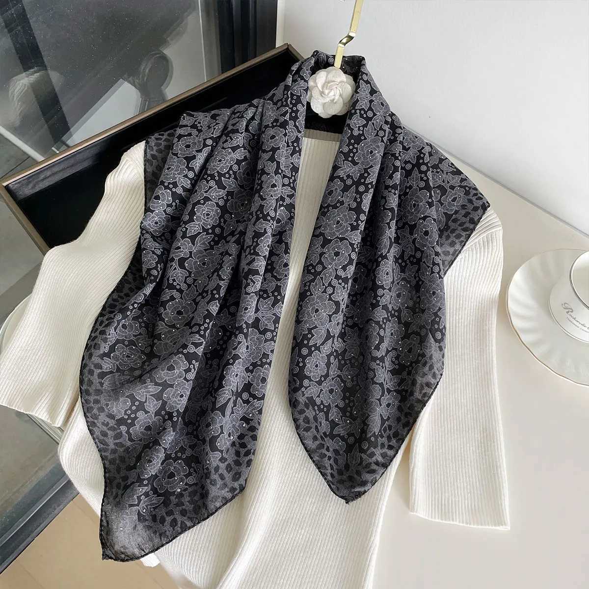 Luxury Silk Shl Square Scarf for Wen Satin Fashion Print Hijab Wrs Neckerchief Fem Hair Bands Ribbon band Bandana Y251024