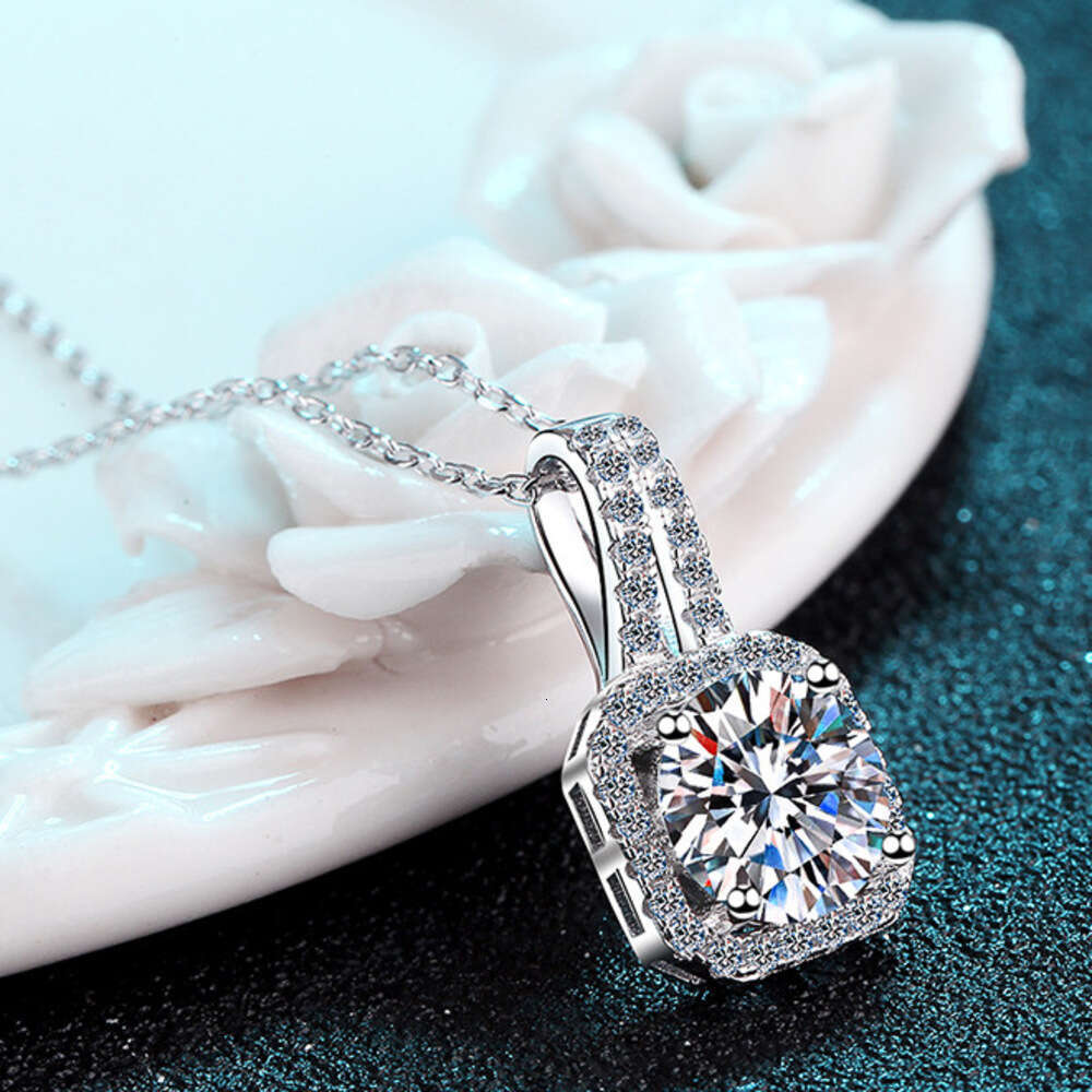 DHCollections-- Sterling Sier Plated PT950 Gold Four-Prong Women's Moissanite Necklace Sachet Pendant Clavicle Chain Straight