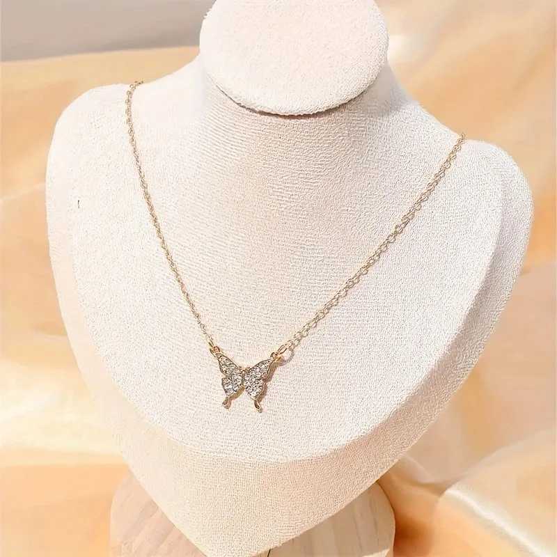 Elegant Rhinestone Butterfly Pendant Necklace Simple Thin Metal Chain Choker Necklace Womens Tren Party Neck JewelryXJ251024