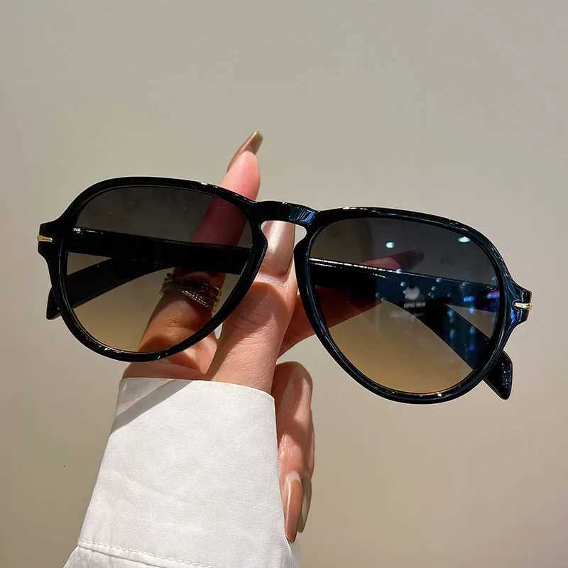 Luxury Brand Designer Pilot Sunglasses Women For Men 2024 Trending Sun Glasses Fashion Vintage Big Frame Punk Rivet Shades UV400T251024