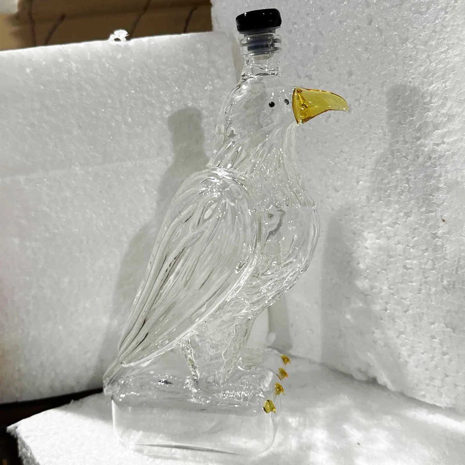 Liquor Decanter Dad Husband Whiskey Decanter Bottle Exquisite Liquor Bottle Fun He Decoration for Holidays Y251024