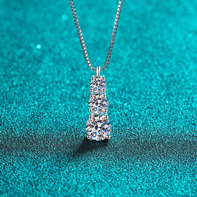 DHCollections-- Sterling Sier Plated PT950 Gold Pendant Moissanite Necklace Clavicle Chain
