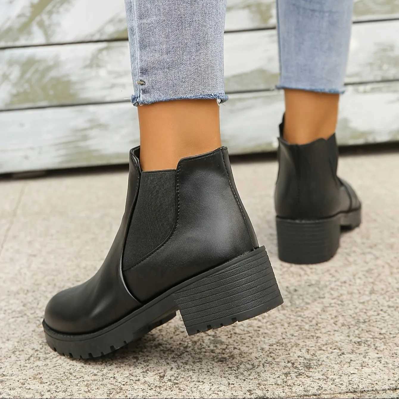Women Boots Chunky Heel Platform British Style Thick Sole Med Heels Casual Chelsea Boots for Autumn and Winter Casual Footwear W251024