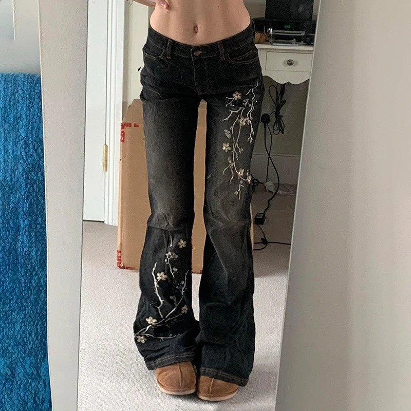 Floral Embroidery Jeans Vintage 2000s Low Rise Flared Jeans Women Retro Y2k Baggy Denim Pants High Street Basic Trousers 251023