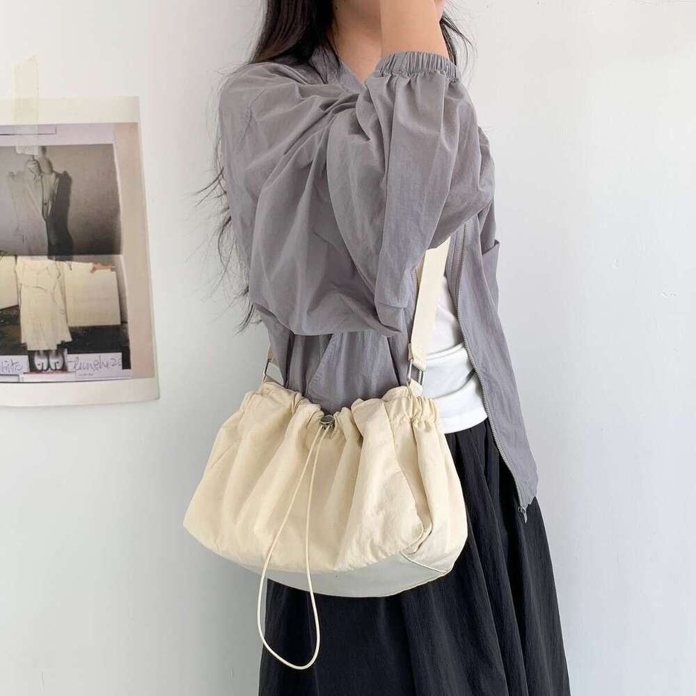 Nylon Pleated Drawstring Lightweight Casual New Single Shoulder Niche Design Sense Lazy Crossbody Bag For Women B5