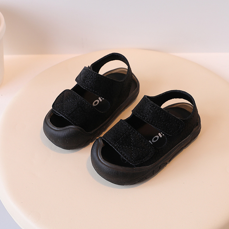 Simple glowing shoes, girls' baby sandals, walking shoes, fashionable trendy shoes, baby soft soled beach shoes, casual children's shoes for