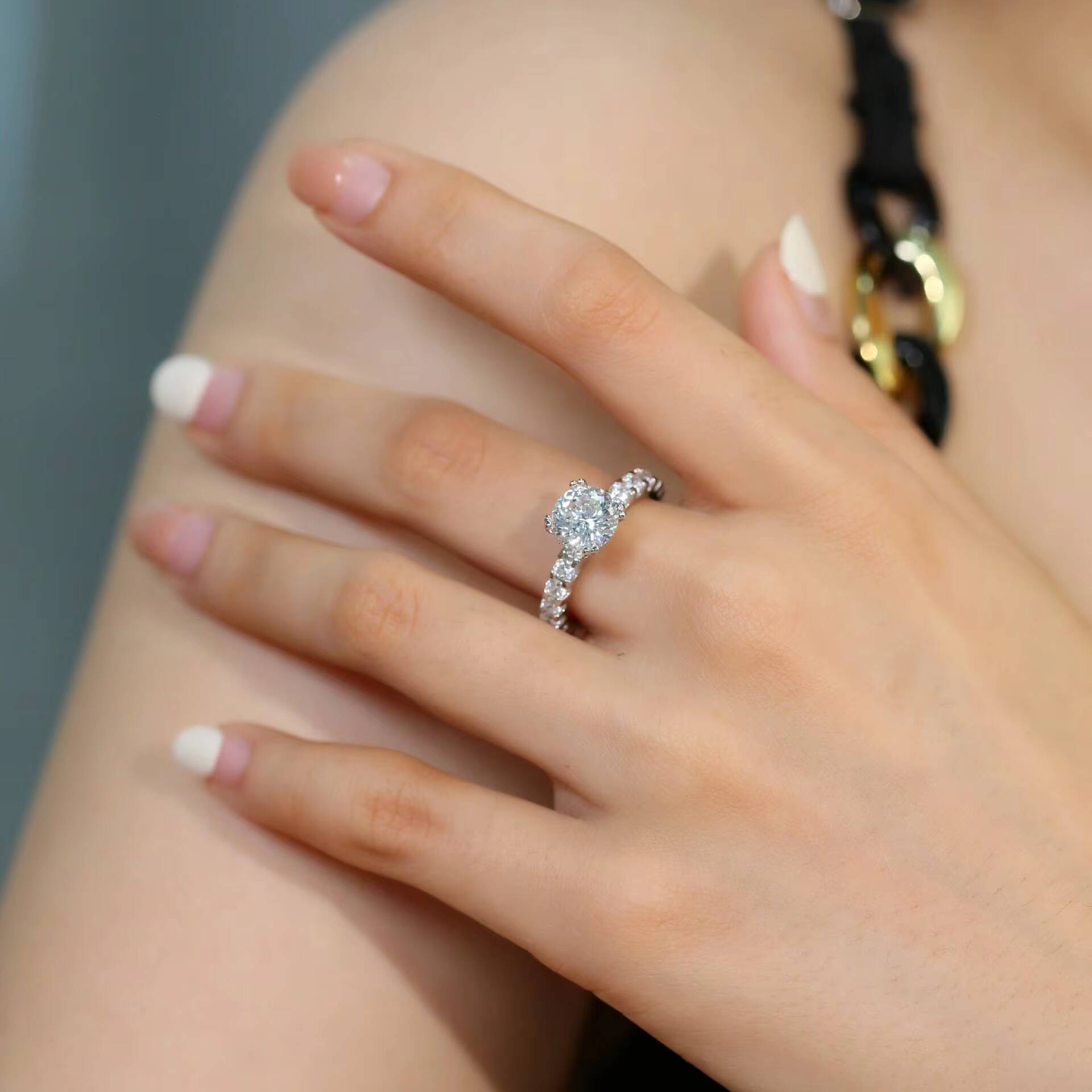 S925 Sterling Silver Plated 18K White Gold Diamond Ring with 20ct Dcolor VVS Moissanite Fashionable Luxury Moissanite Ring