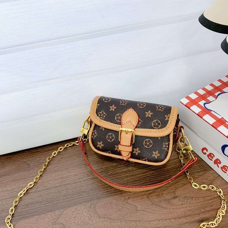 Fashion Small Cute Handbag Girl Lipstick Small Square Fashion Princess Vintage Light Luxury Single Shoulder Bag