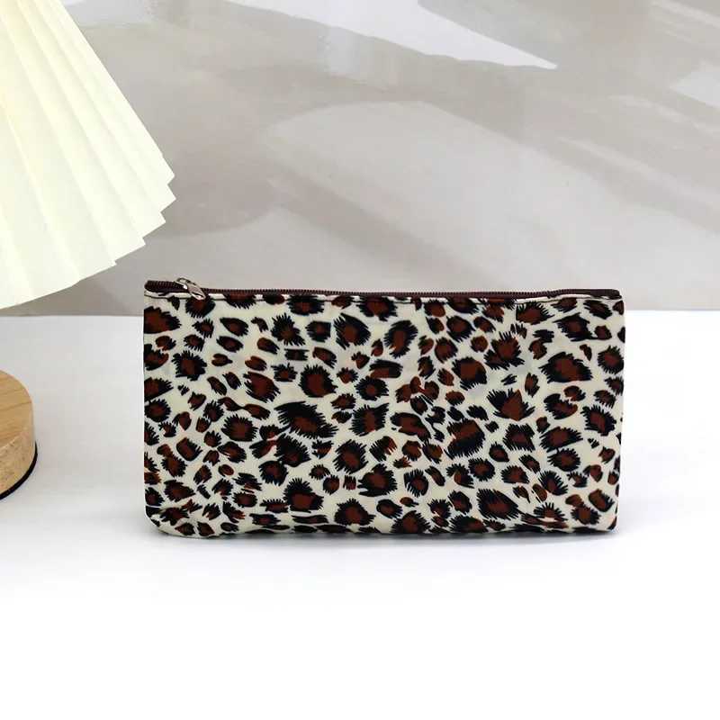Leopard Pattern Zipper Makeup Bag Fashion MultiFunctional Bag Cosmetic Pouch or TravelCarrying Purse for WomenT251024