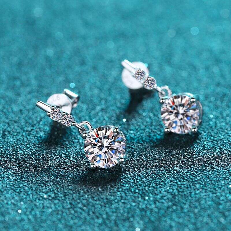 DHCollections-- XDY Pure Sier Four-Prong Internet Celebrity Style 1 Moissanite Stud Earrings