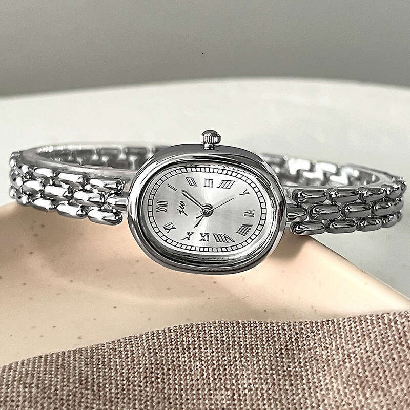 Light Designer Luxury Classic Elegant Oval Women's Bracelet Watch Whitening High-end Feel Wristwatch silver