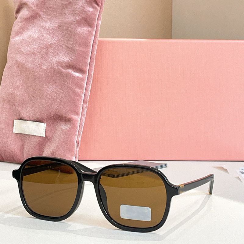 Regard Designer Womens Oversized Square Acetate Frame Classic lines refined touch Women fashion square sunglasses MU B01