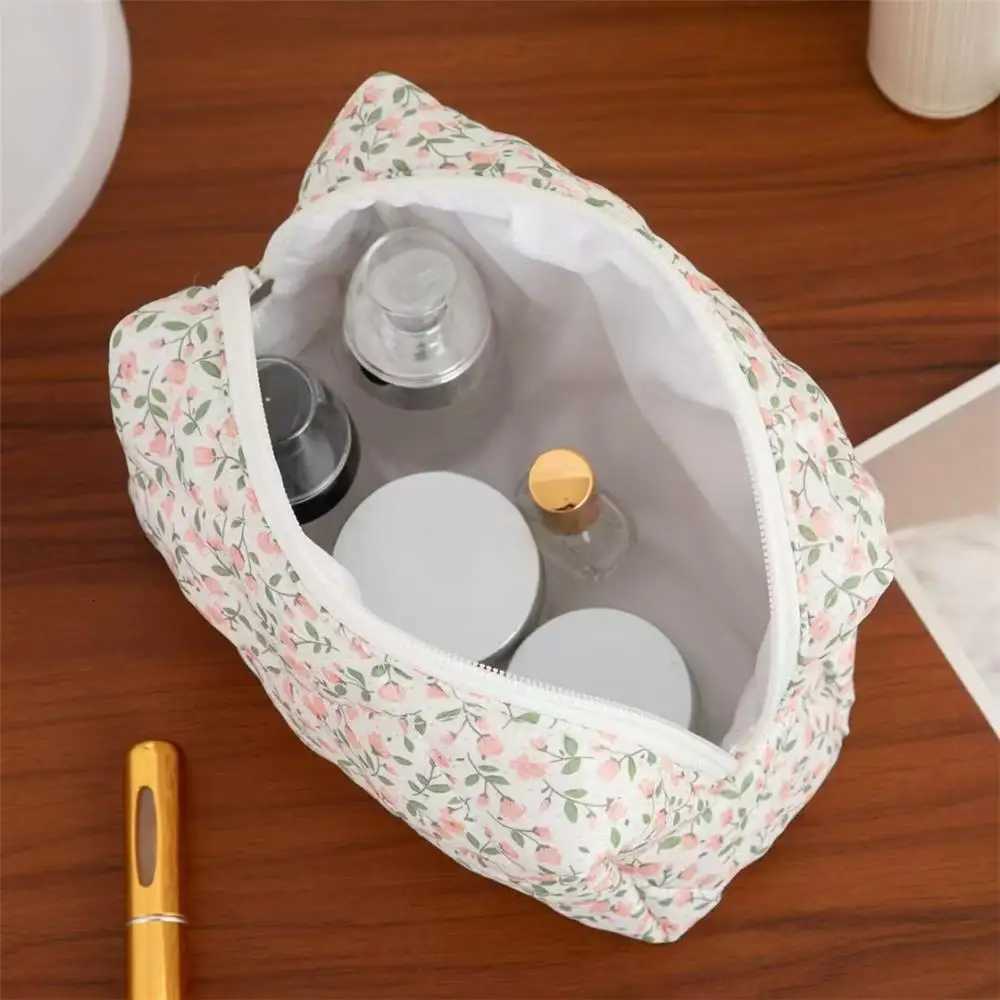 Cute Pink Floral Quilted Makeup Bag MultiPurpose Portable Travel Zipper Bag Compact Coin Storage Cosmetic Storage PouchT251024