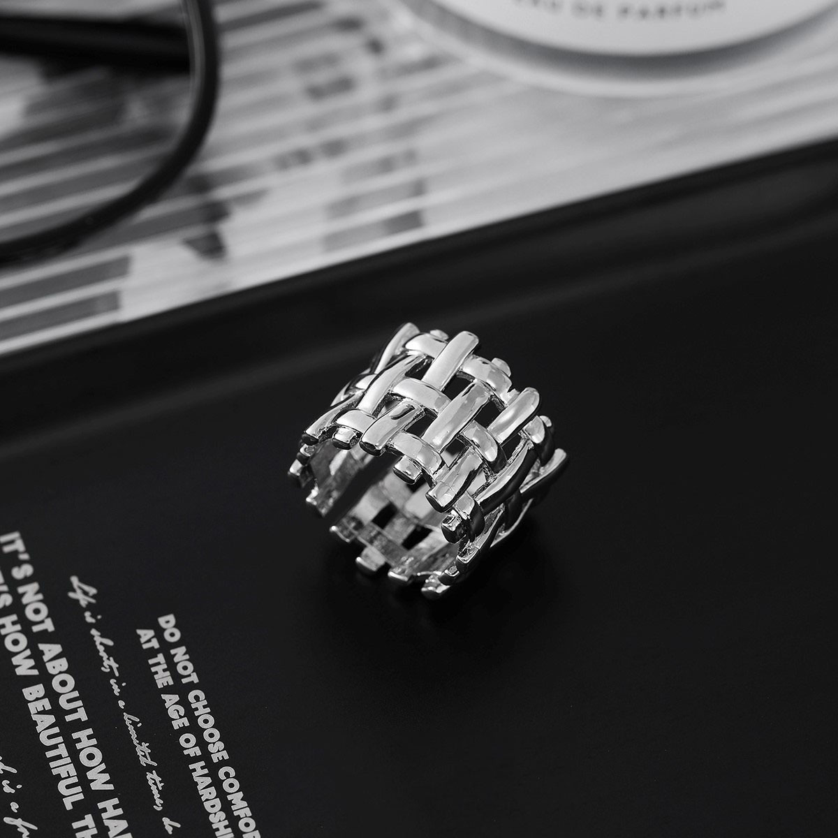 Designer ring Elegant unique personalized geometric metal woven ring design simple and fashionable ring free shipping Valentine's Day gift with b