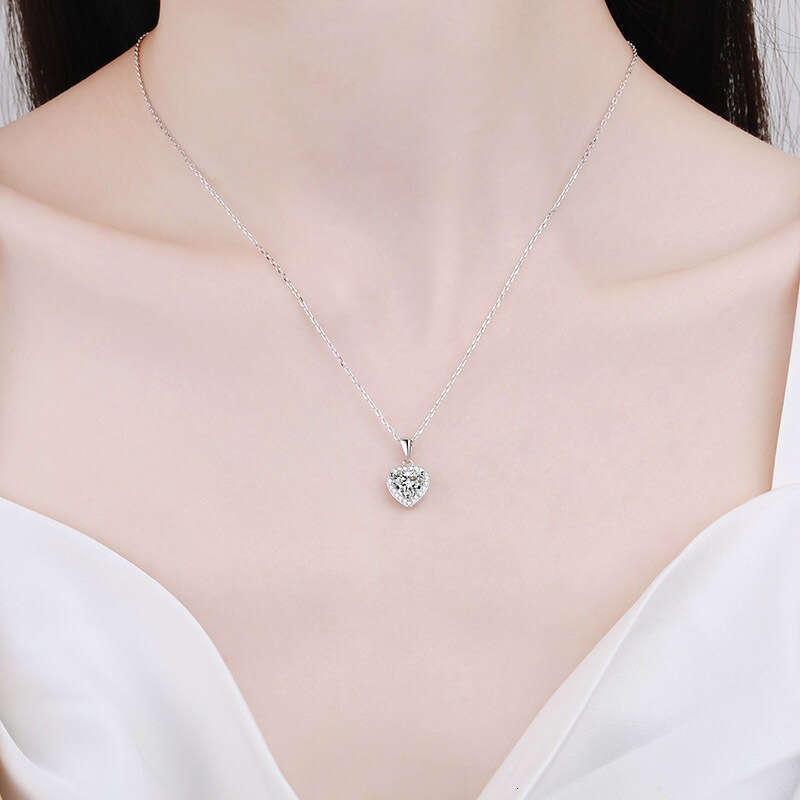 DHCollections-- S Pure Sier Heart Necklace for Women Moissanite Cluster Clavicle Chain Plated PT950 Gold Jewelry Direct