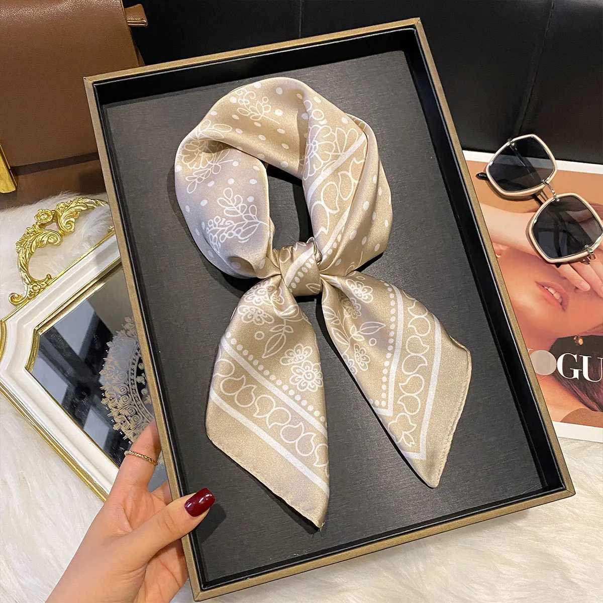 Wen Luxury Print Silk Square Scarf Spring Neck Tie Shl Hijab Wrs Fem 70cm Hair Hand Wrist kercheif Bandana Y251024