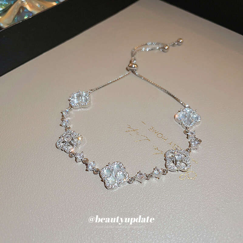 French Style Light Zircon Flower Niche Simple Design Bracelet Designer Elegant Commuting High-end Sense Jewelry