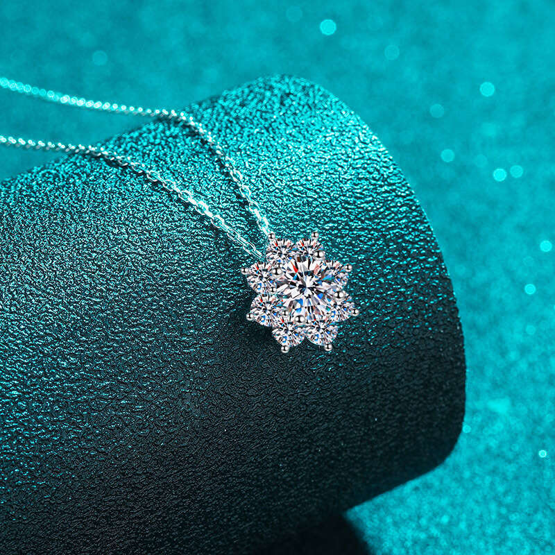 DHCollections-- Sterling Sier Necklace for Women Suower Moissanite Clavicle Chain Plated PT950 Gold Choker