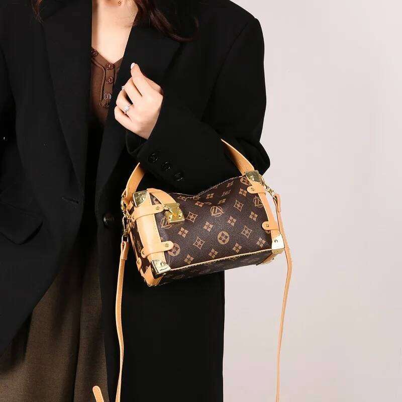 Designer bag Unique High-End Minimalist Messenger Bag Women Vintage Leather Design Trendy Letter Perfect For Superstar Show