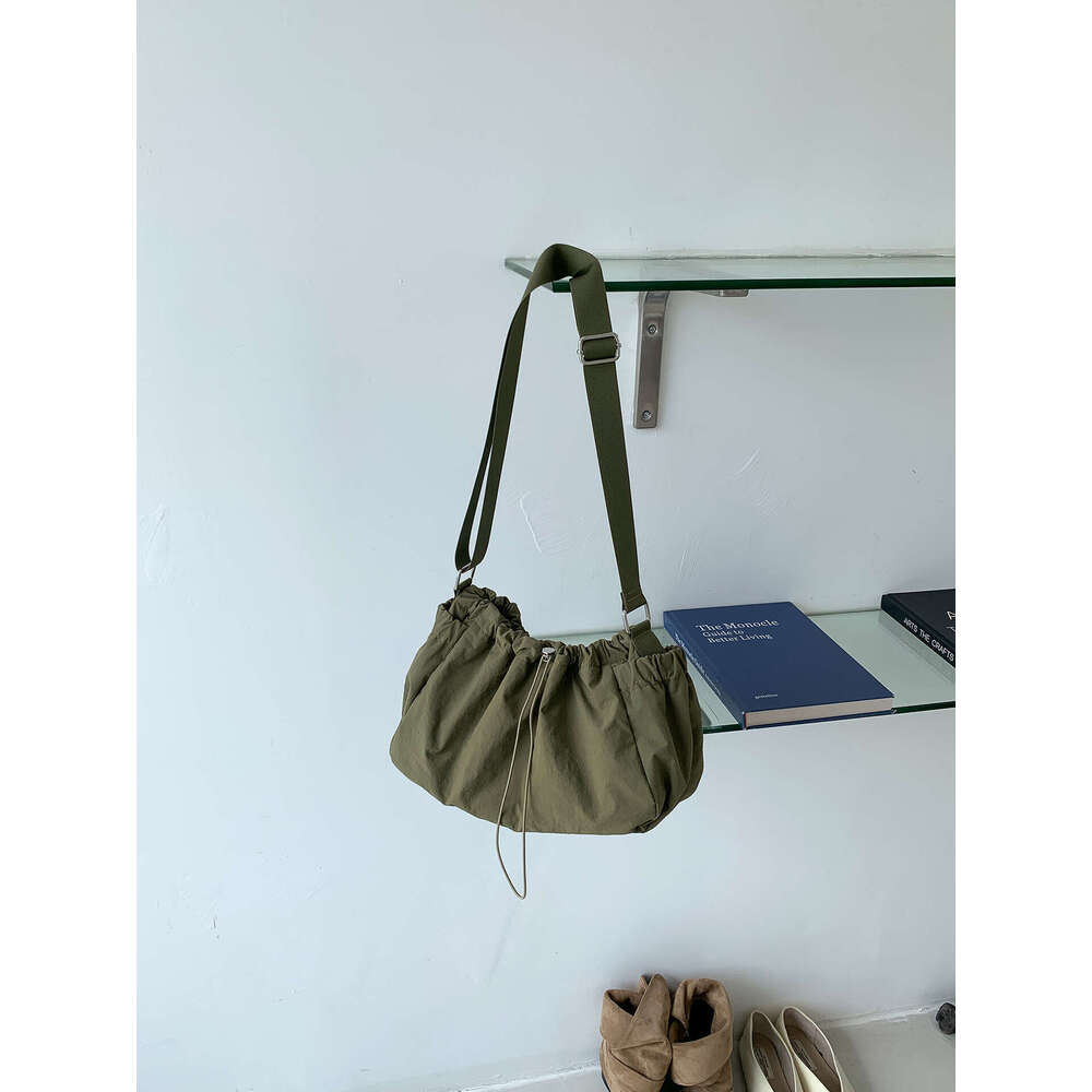 Nylon Pleated Drawstring Lightweight Casual New Single Shoulder Niche Design Sense Lazy Crossbody Bag For Women B5