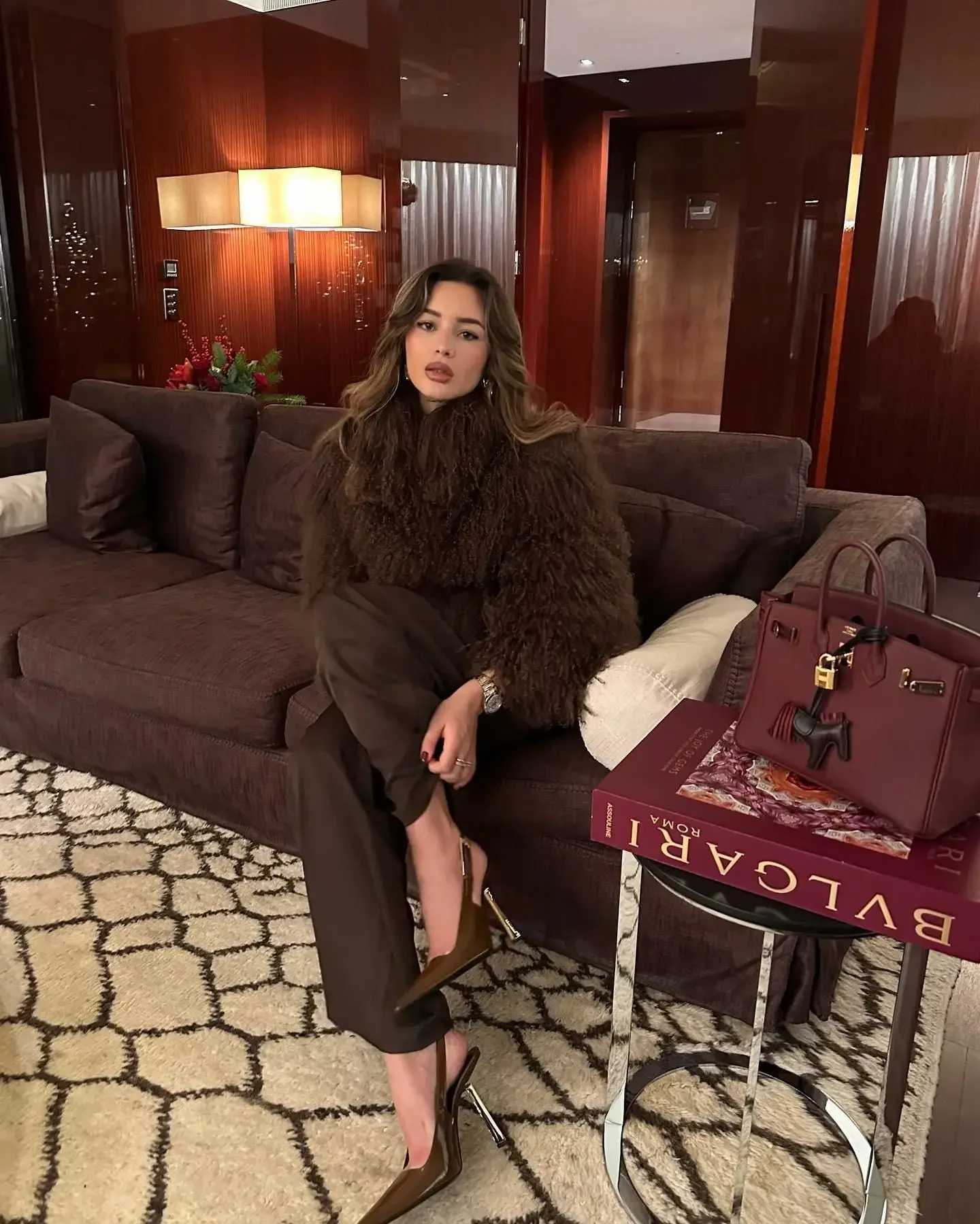 Luxury Europe United States Autumn Winter Womens Fur Personality Street Elegant Artificial Fur Warm O Neck Long Sleeves Coat H251024