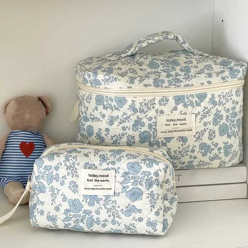 1pcs Cotton Blue Flower Women Cosmetic Bag Fabric Storage Bags Small Big Capacity Travel Organzier Pouch Women Makeup CaseT251024