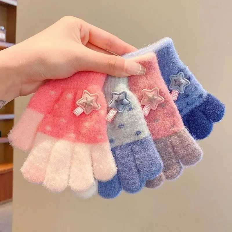 Cute Star Baby Knitted Gloves Autumn Winter Toddler Kids Full Finger Gloves Windproof Warm Girls Boys Mittens Y251024