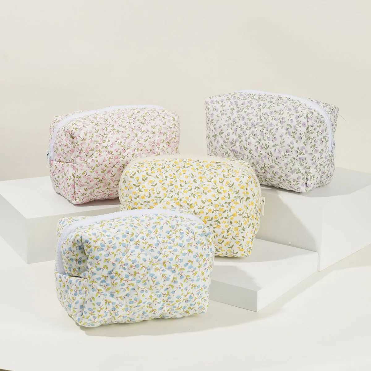 largecapacity cotton floral quilted makeup toiletry storage bagT251024