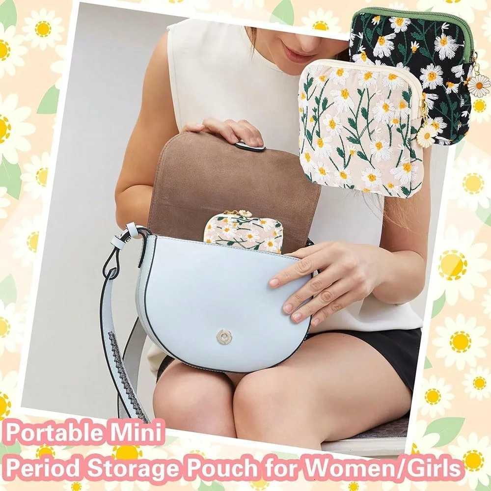 Fashion Embroidery Cute Floral Makeup Bag Small Zipper Storage Bag for Skincare Storage Sanitary Napkin Bag Coin PurseT251024