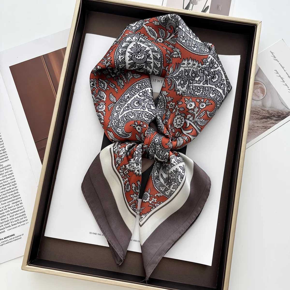 Luxury Paisley Print Shl Square Scarf for Wen Soft Satin Wrs Neckerchief Fem Hair Bands Ribbon band Bandana Y251024