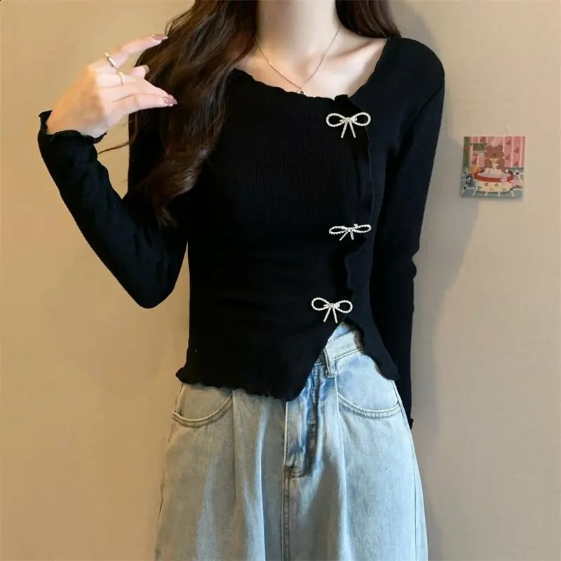 Koreanstyle Black Ear Top for Women Autumn Irregular Short Knitted Base Sweater Winter 251020
