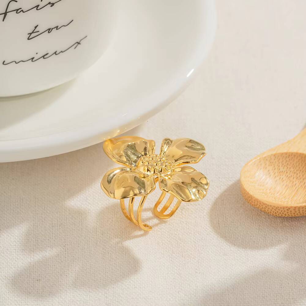 Factory Direct Sales Niche 18k Gold Stainless Steel 4 Flower Piece Petal Ring Fashion Jewelry