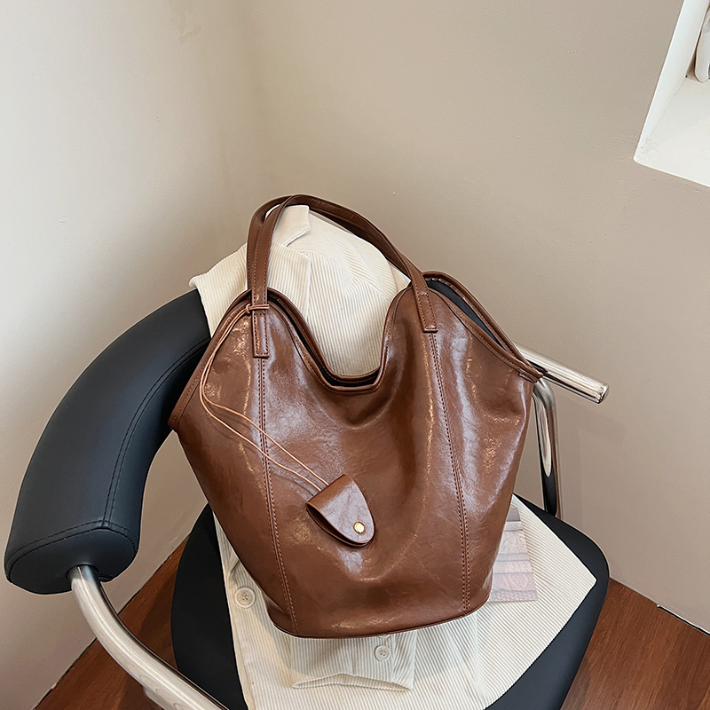 2025 Summer Women's Large Capacity Handheld Shoulder Bag Exquisite Simple Multi functional Outdoor Commuter Crossbody Bag Fashionable Mobile Phon