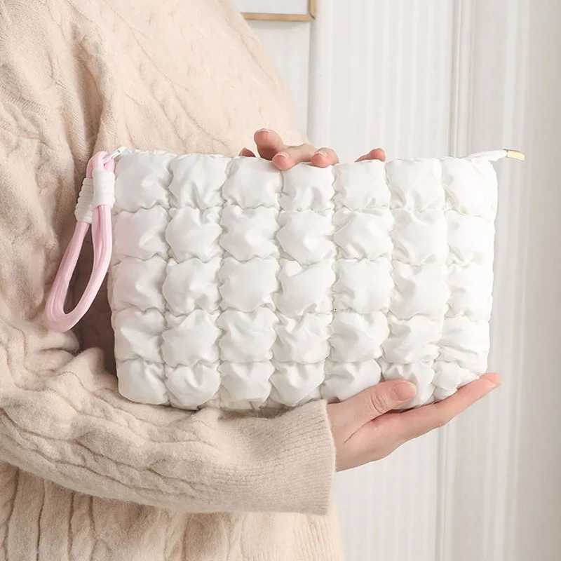 Cute Puffer Quilted Makeup Bag Cosmetic Bag Puffy Travel Toiletry Pouch Checkered Zipper Bag Makeup Organizer Bag for Woemn GirlT251024